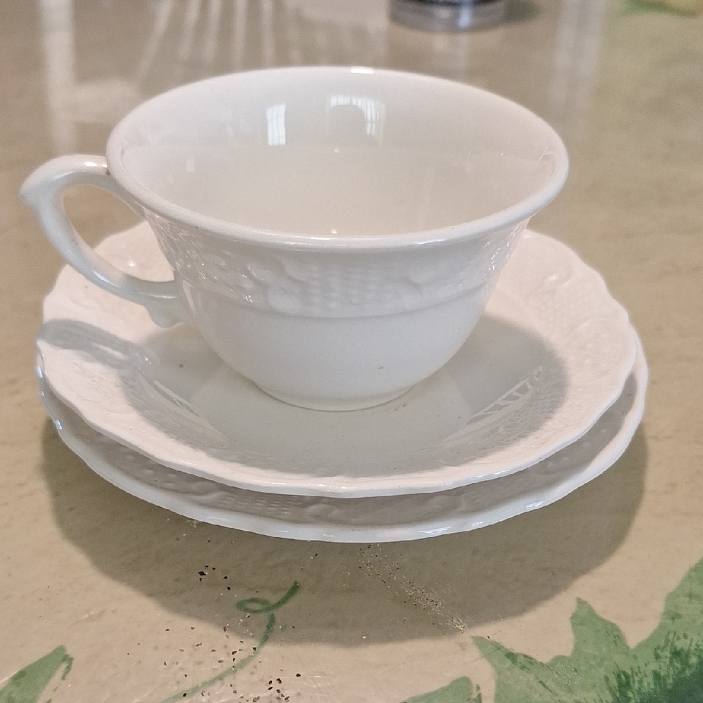 Unique Vintage Classic White Tea Cup and Saucer Set